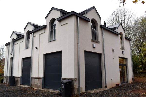 Rénovation d’un bureau de poste en cuisine collectivedu bâtiment et restauration d’un bâtiment du parc Bivort