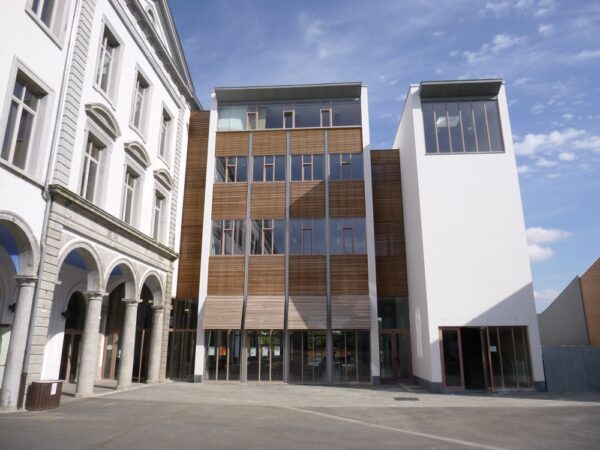 Transformation et construction de bâtiments scolaires à Mons